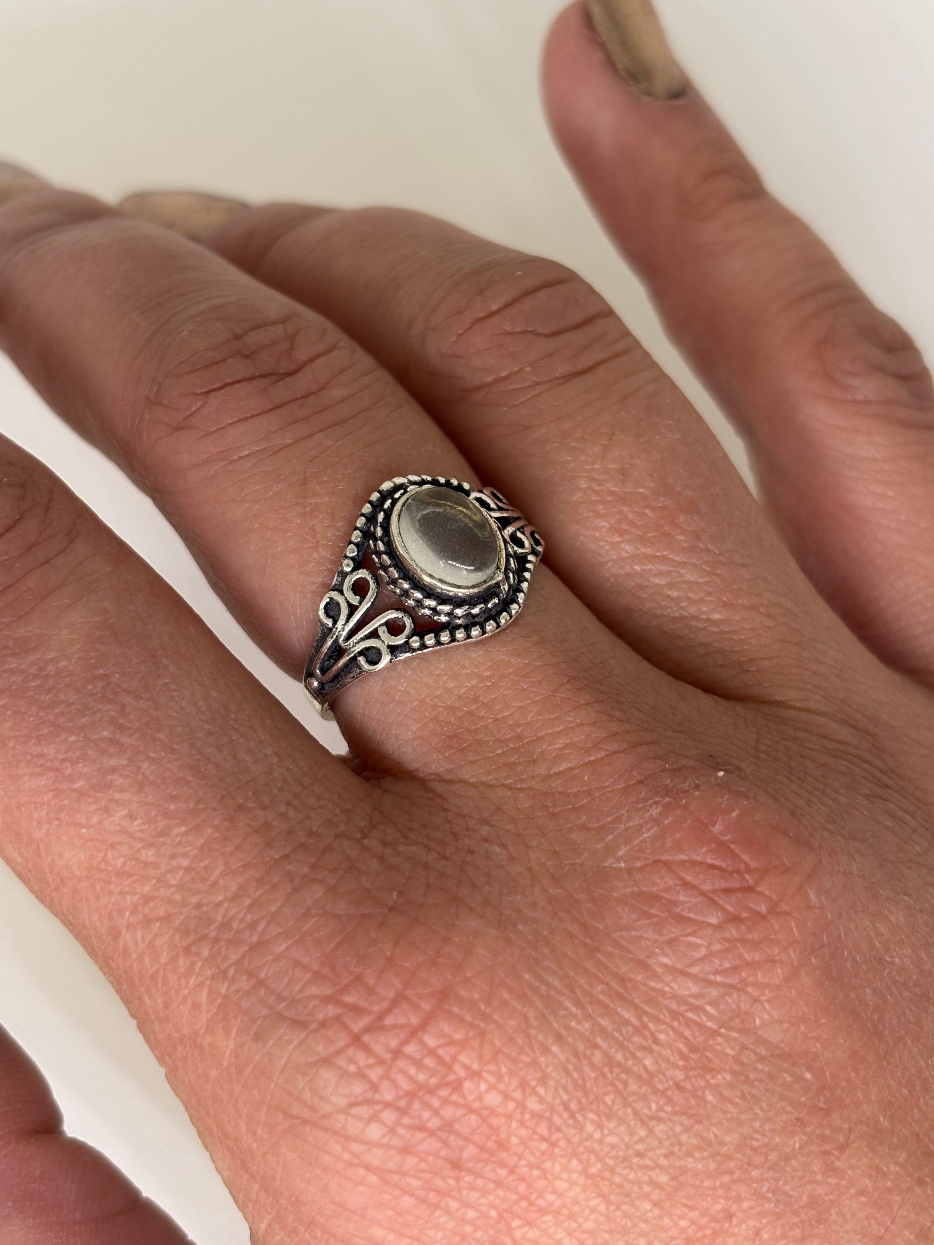 Anello regolabile con pietra - Quarzo Ialino